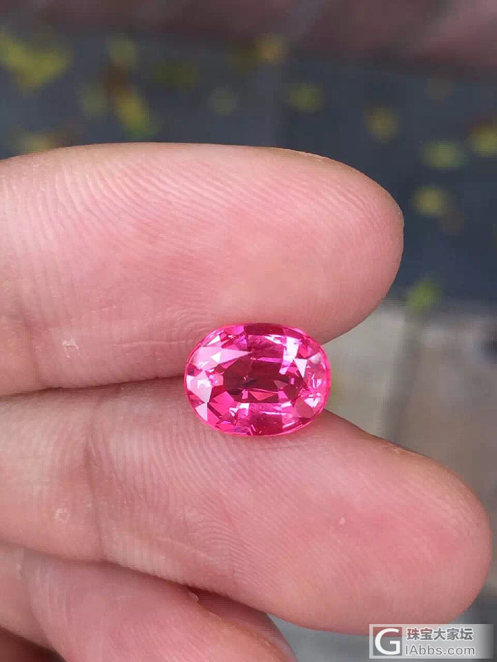 其中一颗漂亮的缅甸热粉尖晶_刻面宝石尖晶石