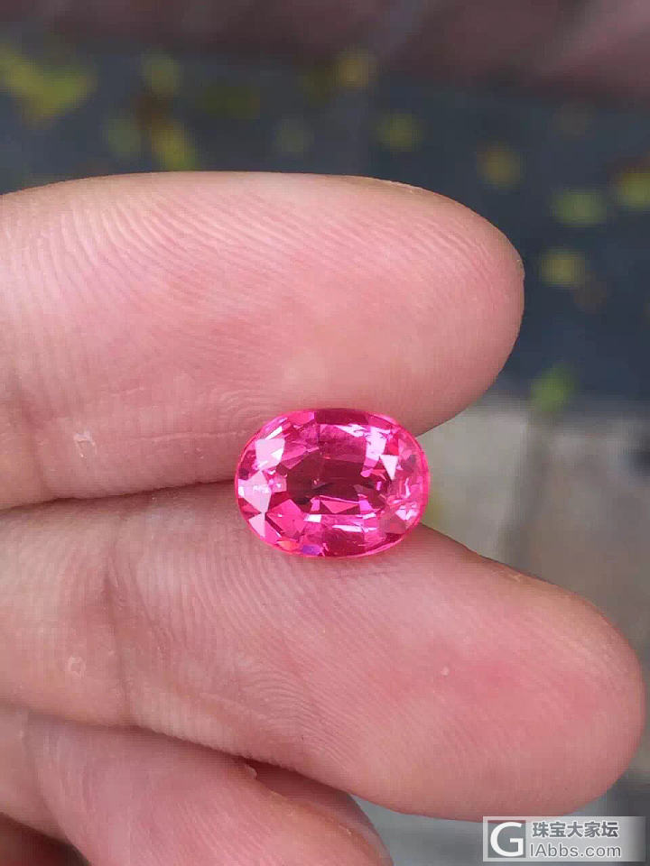 其中一颗漂亮的缅甸热粉尖晶_刻面宝石尖晶石