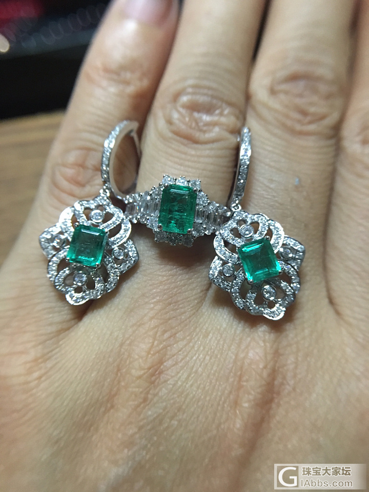 小克拉的祖母绿戒指和耳环_戒指祖母绿