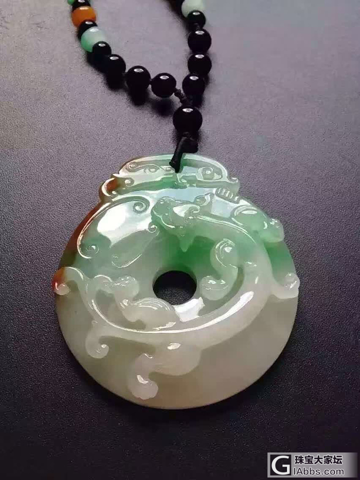 龙行天下三彩翡翠_翡翠