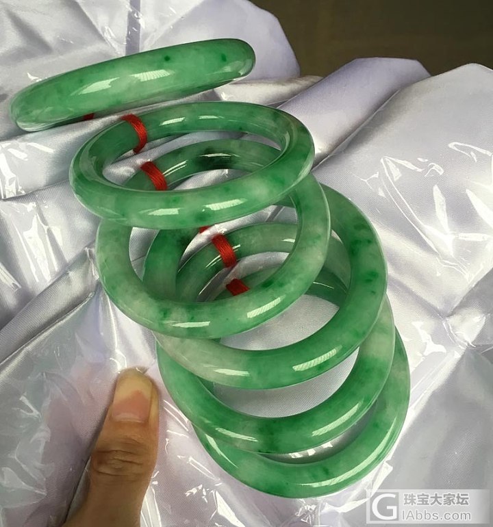 美美的镯子们_翡翠手镯