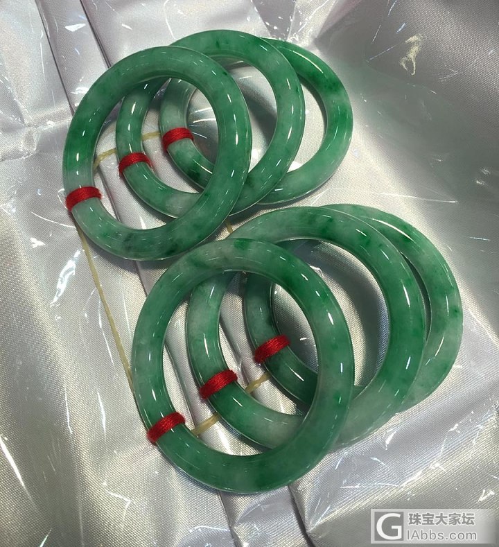 美美的镯子们_翡翠手镯