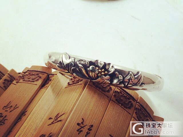 被挖了墙角的墙角牡丹，哈哈_手镯银
