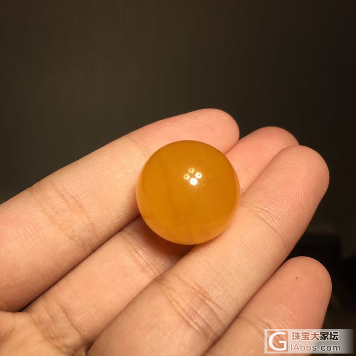 黄金规格18.8mm单珠，正圆，罕见蜜糖色精品，配多宝点睛之笔，完美无杂裂，只有..._蜜蜡