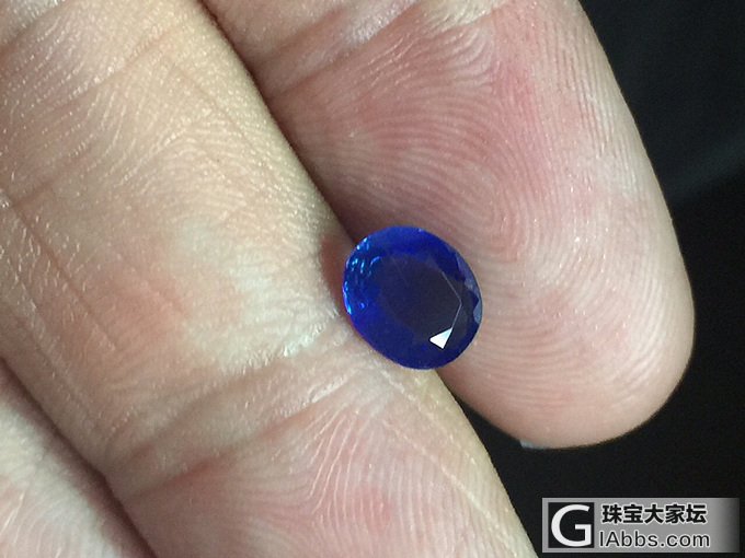帮我看看这粒怎样，随手一拍，感觉能给什么颜色？_名贵宝石蓝宝石
