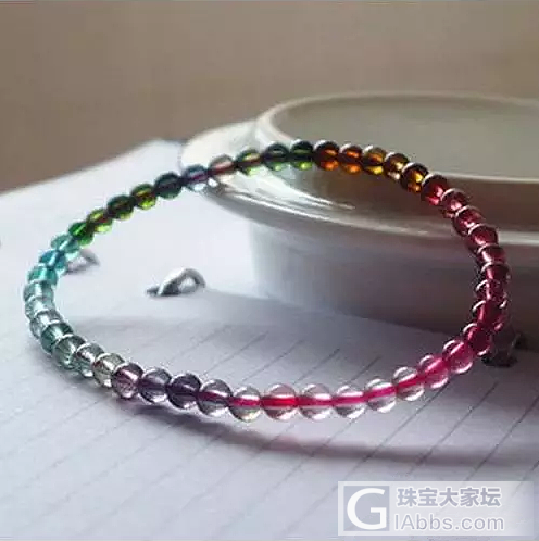 会戴手镯的女人才是真的美_水晶