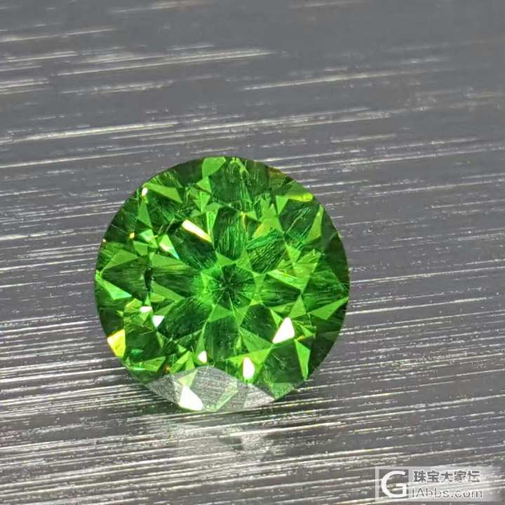 新收的一颗乌拉尔俄翠，大家欣赏一下_刻面宝石翠榴石