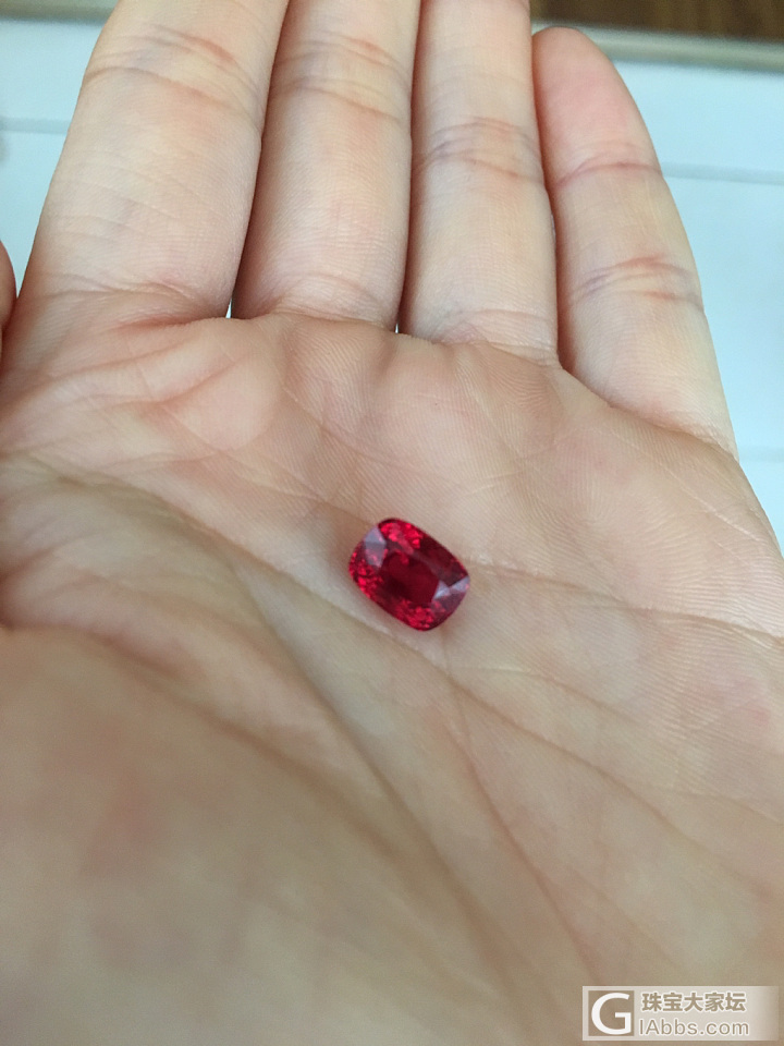 【鉴赏】自己的一颗大红色尖晶，大家看下。_尖晶石