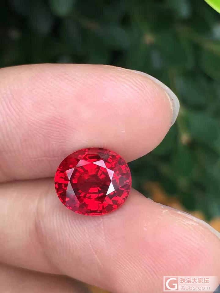 一颗红艳艳的四卡高品缅甸尖晶_刻面宝石尖晶石