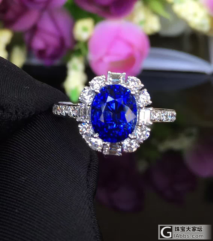 天然蓝宝石戒指，闪耀深邃的蓝色。爱上你，只需一眼_蓝宝石戒指