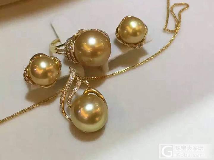 轻珠宝，英文名叫skin  jewlery_珍珠