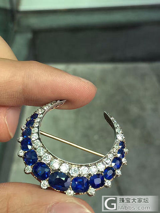 一枚欧洲工艺的贵族蓝宝钻石胸针_蓝宝石胸饰