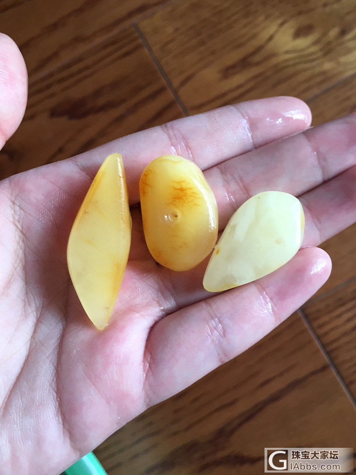 今天刚做完两个挂件_打磨琥珀蜜蜡