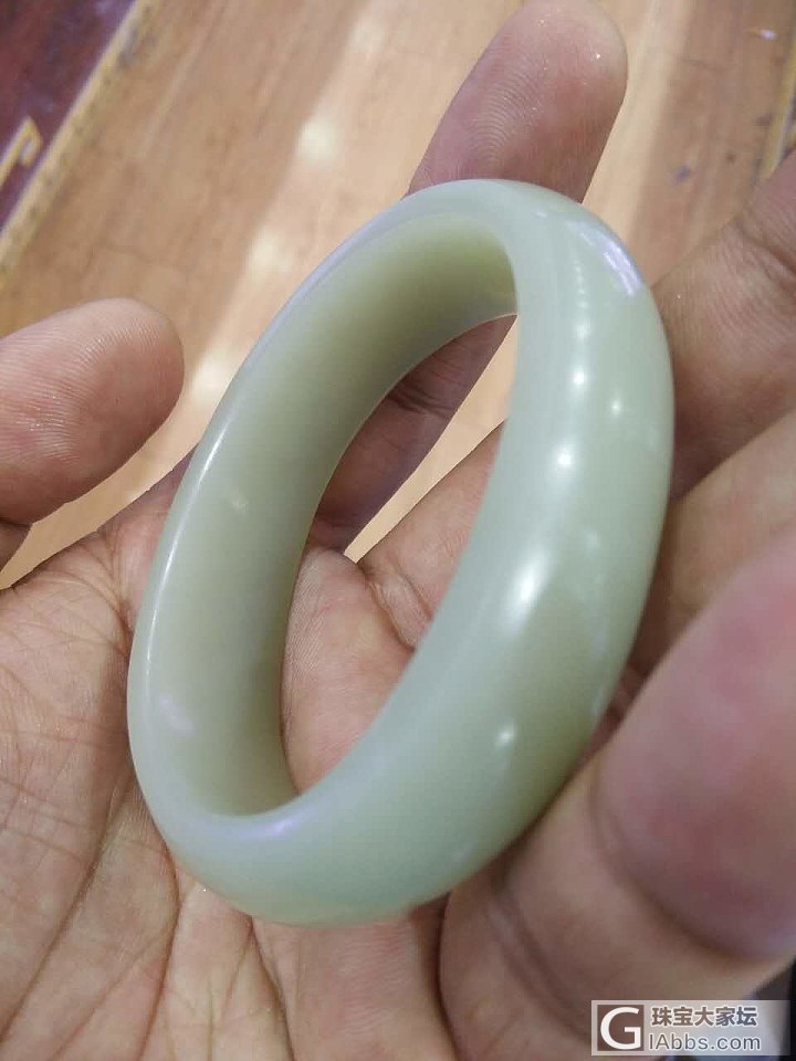 刚做好的一个青白籽料手镯_青白玉手镯