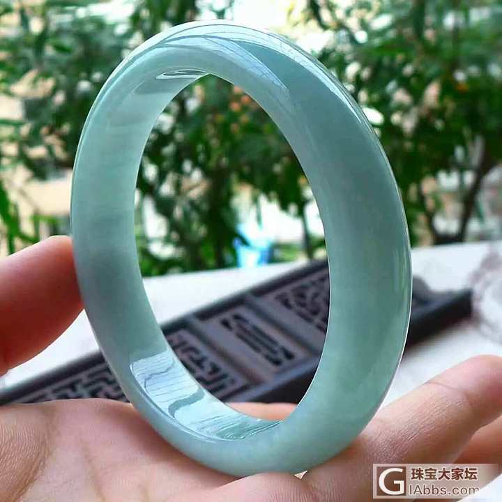 0翡翠完美无纹裂好种特色浅绿正装手镯圈口57.6mm 种好水头足 玉质细腻 颜色..._手镯翡翠