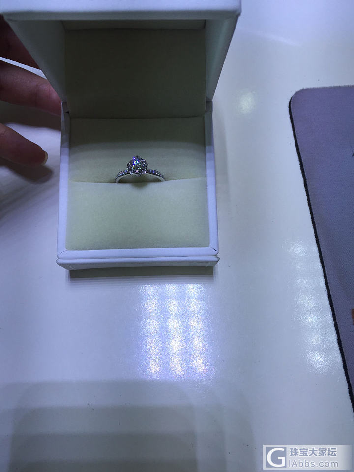 大家帮我查考一下，这款怎么样，大概价格多少_钻石戒指