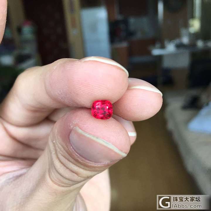 荧光很好的红vvred_刻面宝石红宝石