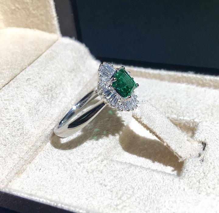 【瑞意邦珠宝】——推荐一款非常漂亮的祖母绿款式_戒指祖母绿瑞意邦珠宝