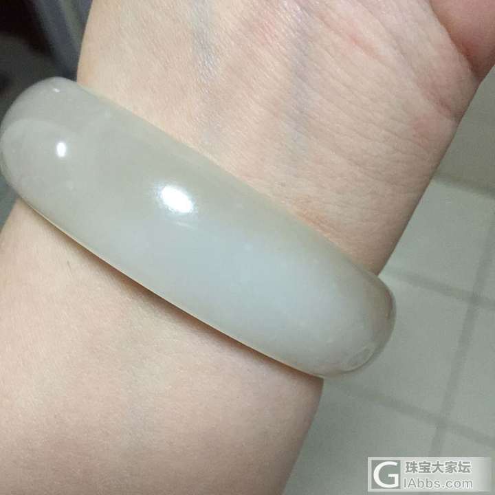 小白入了一个手镯，还请懂行的人来看看！_和田玉手镯