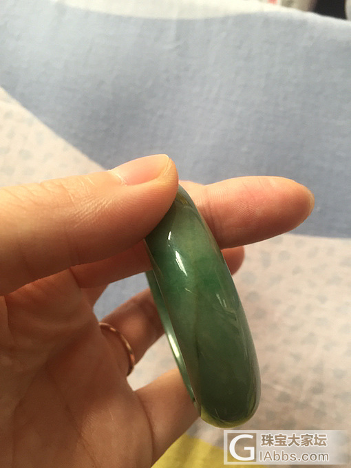 能留吗？翡翠色手镯 大纹_手镯翡翠