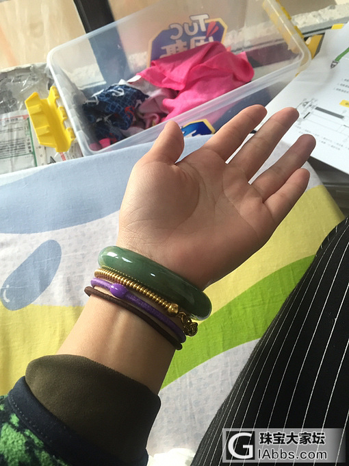 能留吗？翡翠色手镯 大纹_手镯翡翠