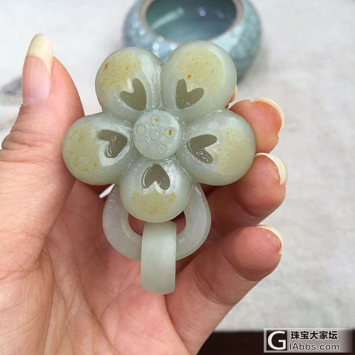 新品：青白籽料荷花坠 毛衣挂_和田玉