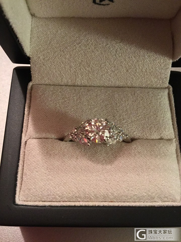 订婚了，来分享一下戒指_钻石戒指婚嫁