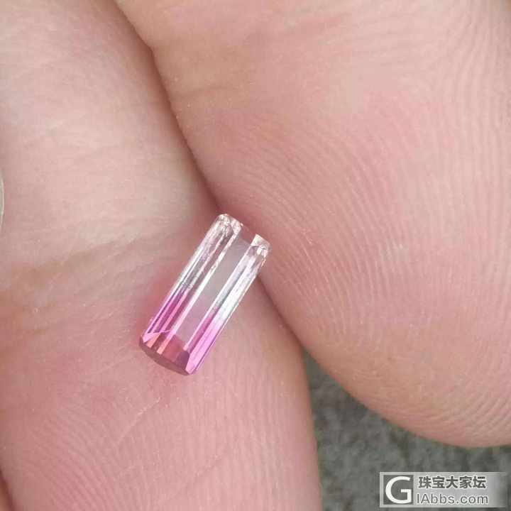 双色分明 纯天然双色碧玺 3x7.5mm重量0.60克拉_刻面宝石碧玺