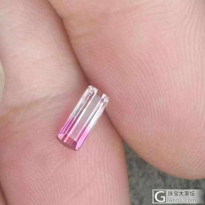 双色分明 纯天然双色碧玺 3x7.5mm重量0.60克拉_刻面宝石碧玺