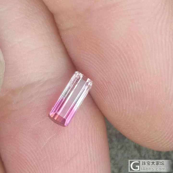 双色分明 纯天然双色碧玺 3x7.5mm重量0.60克拉_刻面宝石碧玺