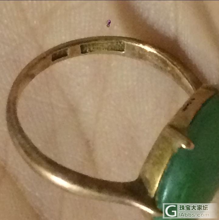 家里的一老戒指，上面有个宝石，麻烦专家鉴定一下_玉石戒指