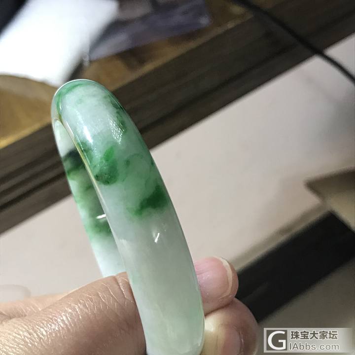 这个镯子能看到多少？_手镯翡翠