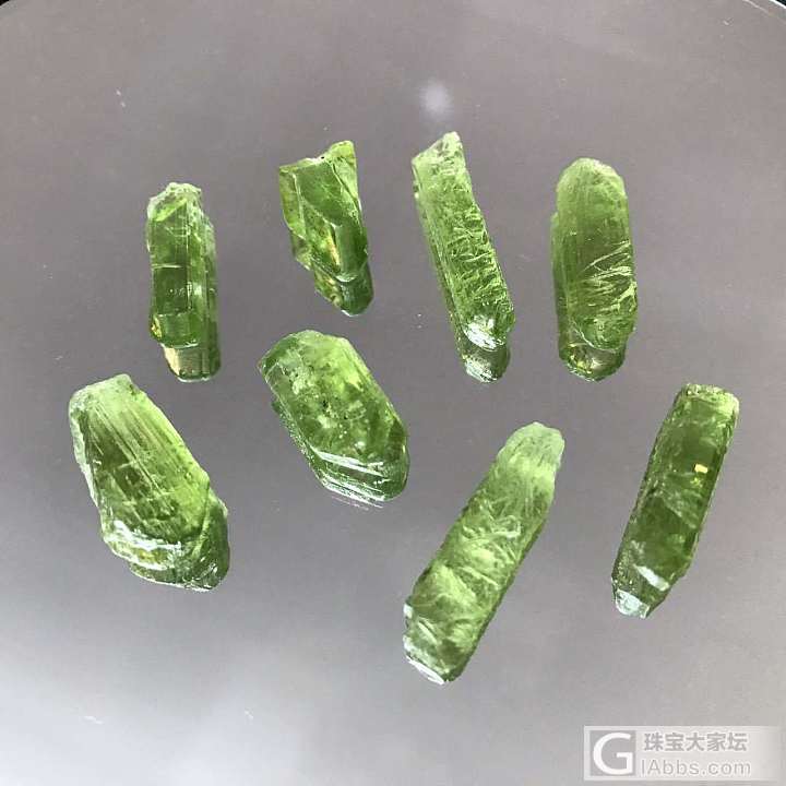 这样的缅甸橄榄石晶体还是挺好玩的 表面有溶蚀_原石橄榄石