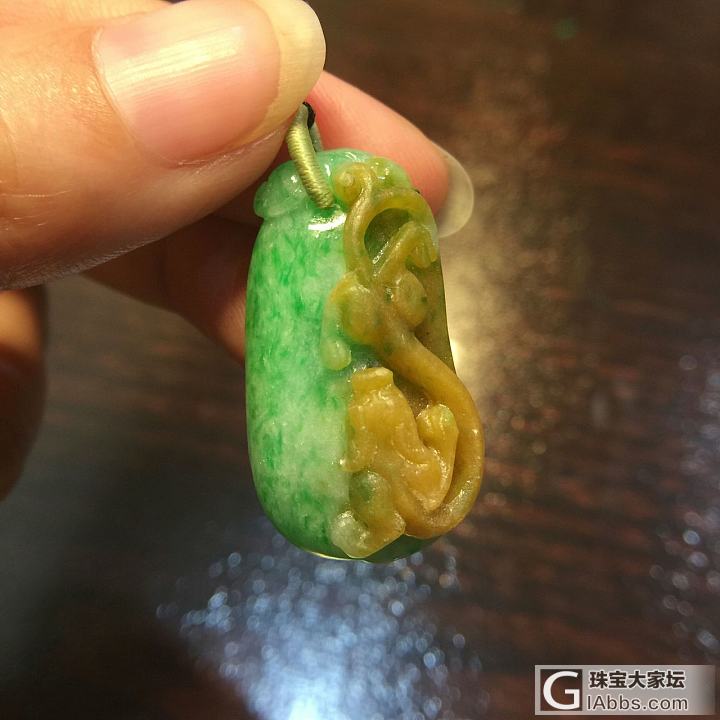 年底了，是否该发点福利涅😊😊满色全绿翡翠挂件一手，正型，厚桩，让你开心的亲民价格..._吊坠翡翠