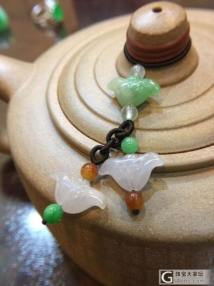 简单的编织一些翡翠在茶壶盖上，品茶时还能玩赏玉😊_翡翠
