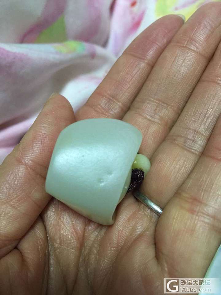 小元宝一枚_挂件和田玉