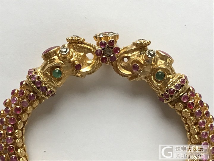 周末逛新开张的古董珠宝店，印度22K金镶嵌宝石手链。两只小象头对头。_手链古董首饰