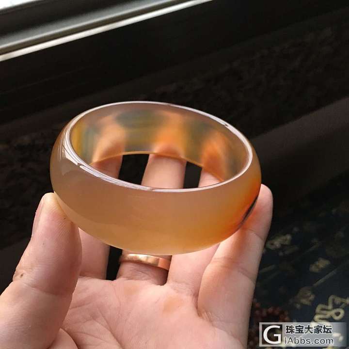 天然红玛瑙俏色加宽手镯_手镯玉髓