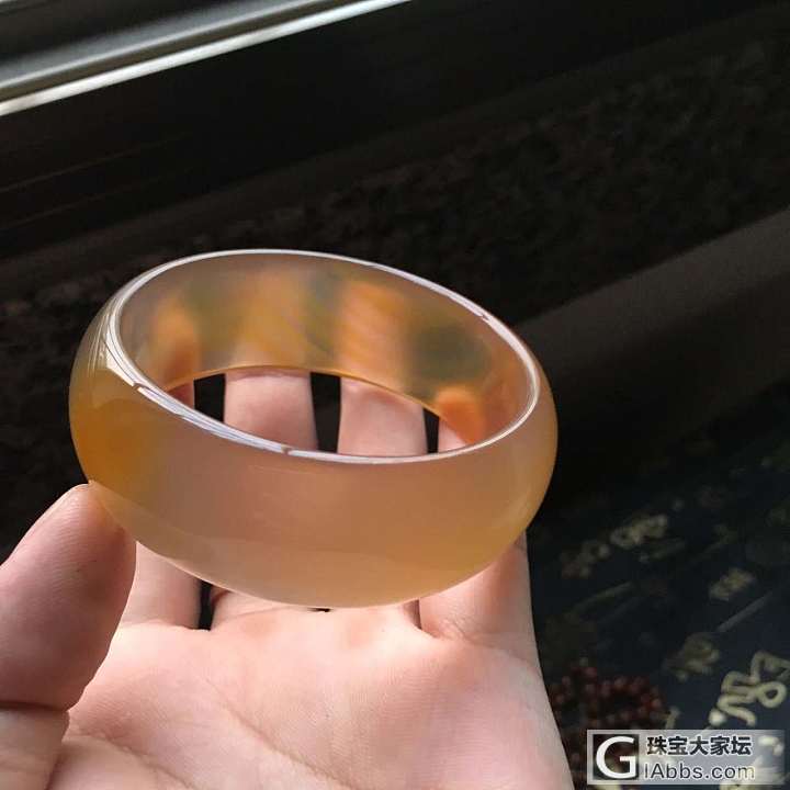 天然红玛瑙俏色加宽手镯_手镯玉髓
