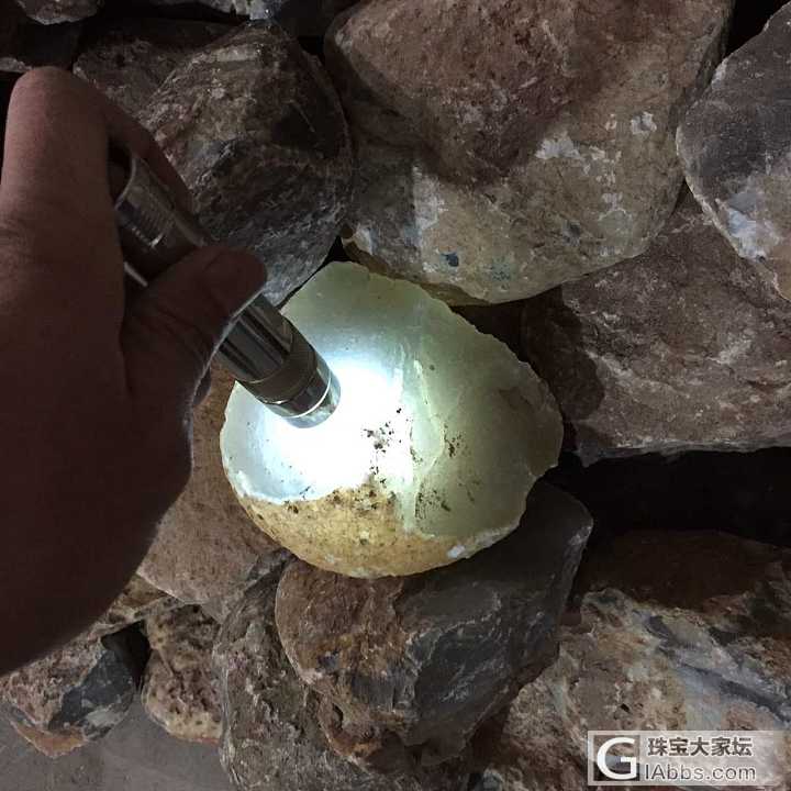 巴西冰飘跟蓝玉髓_原石玉髓