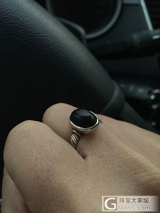 车里坐着等孩子无聊，谁知道这个戒指是什么材质的，猜对了有奖_戒指