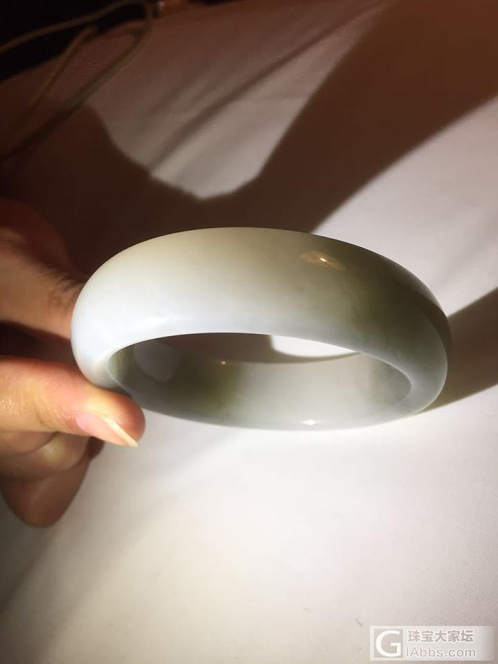青海玉手镯帮忙估价_青白玉