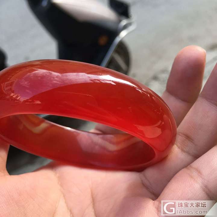 鸡血红_手镯玉髓