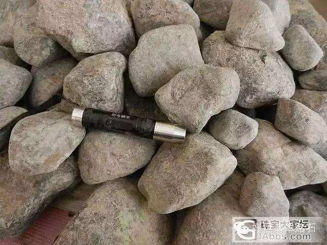 翡翠赌石皮与肉的关系_赌石原石