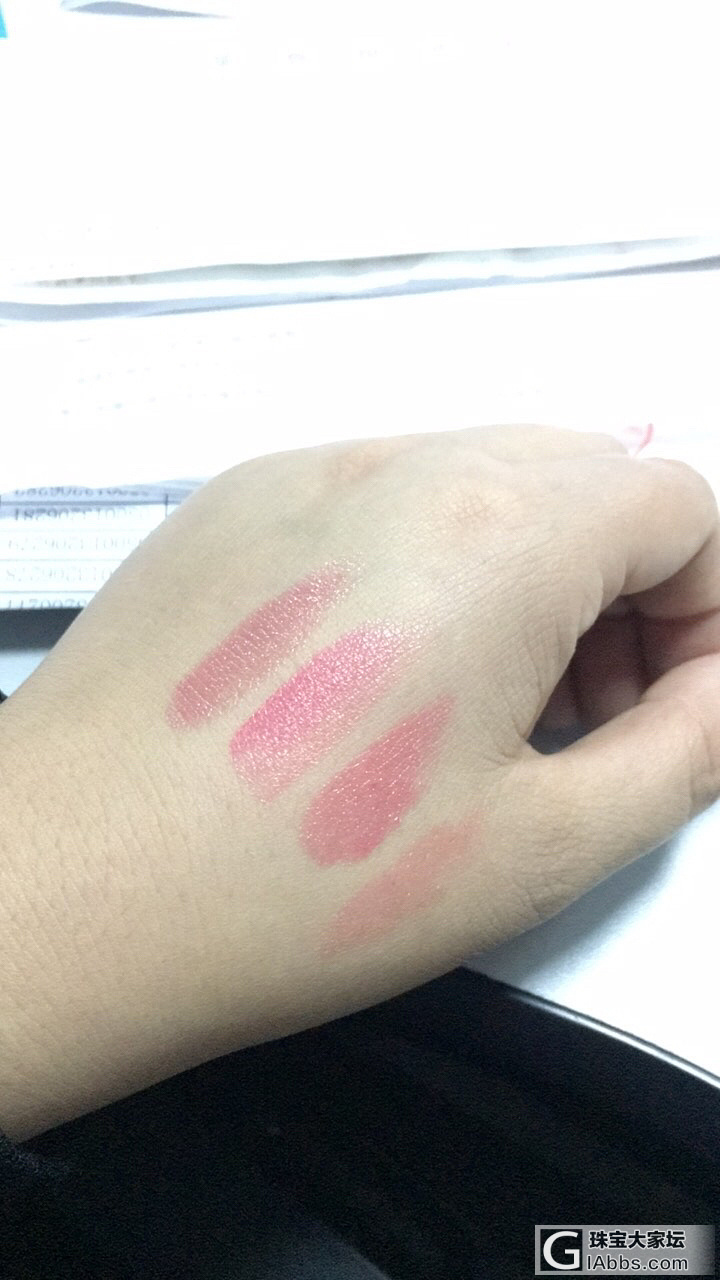 四支唇膏💄的颜色_彩妆