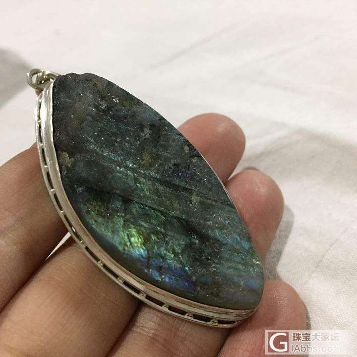 求各位大神啊帮我看看这个拉长原石做的吊坠，因为从来没接触过，大神们评论下_吊坠拉长石