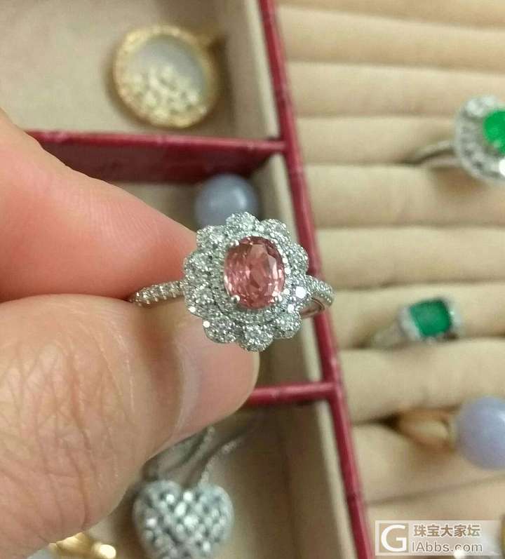还图: 闪爆彩宝迎新年_彩色宝石镶嵌戒指鑫艺首饰镶嵌