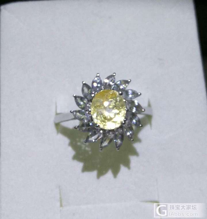 还图: 闪爆彩宝迎新年_彩色宝石镶嵌戒指鑫艺首饰镶嵌