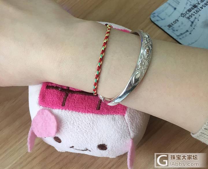 千年不变的背景君终于变了_蜜蜡和田玉手镯珠串银