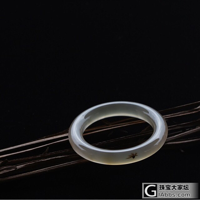 美人镯-带着一颗小水草花，很精致的一款美人镯！_手镯玉髓